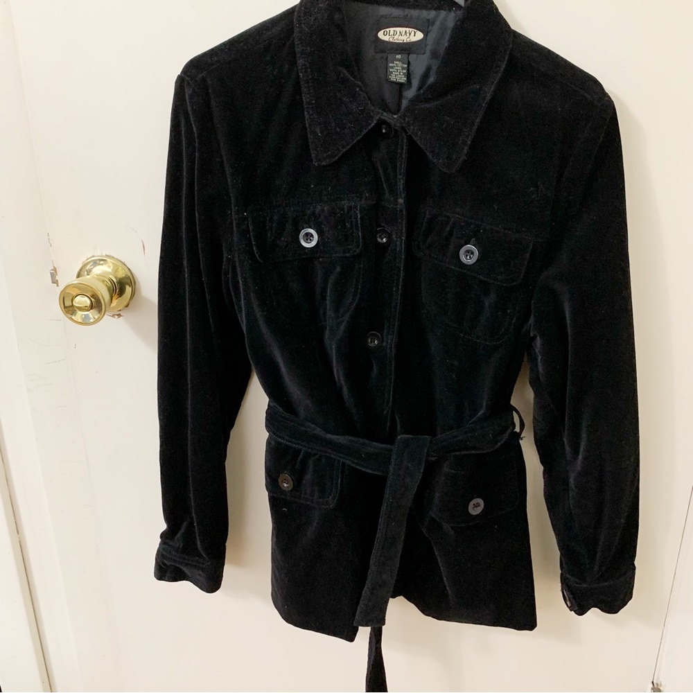 🎁 Old Navy Velvet Black button front tied at the waist Jacket Medium